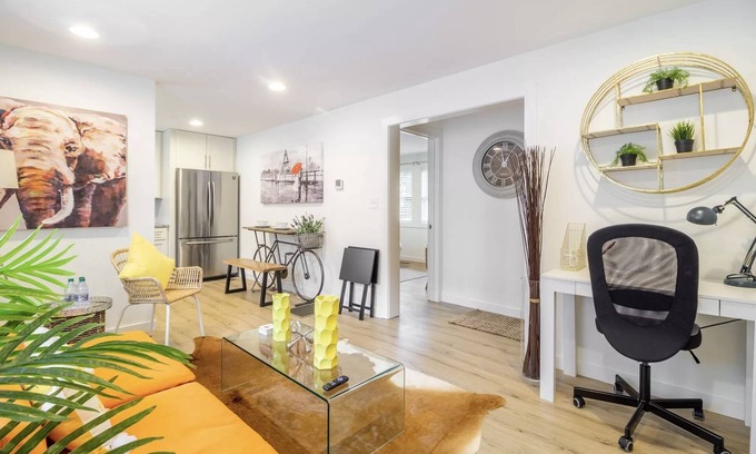 Virginia Highland Apartment | Citrus Sunburst 1 Bdrm Ponce City Mkt