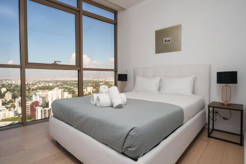 City Centre Apartment | City Center Sky Living, Pool & Gym