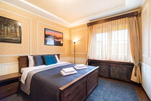 Srodmiescie Południowe Apartment | City Centre Open View Apartment by BookingHost