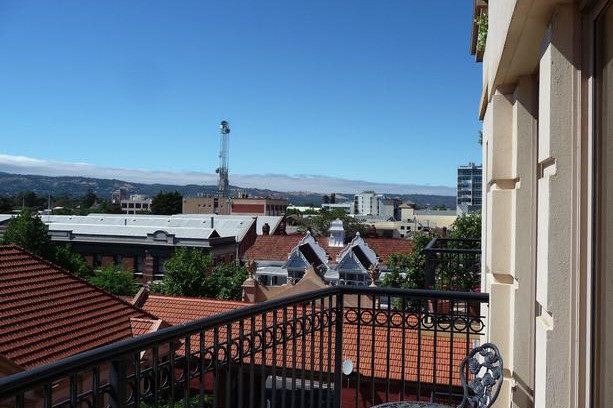 Adelaide Central Business District Apartment | City Escape 3BD in Adelaides East End 5