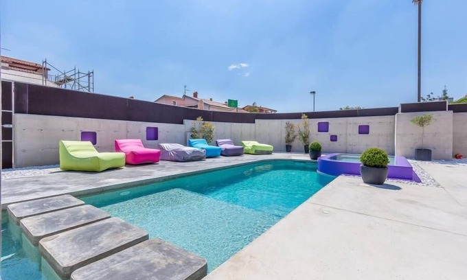 Vintijan House | City finca with private heated pool, jacuzzi