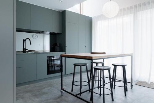 South Launceston House | City Lights & Tiny Delights: Near CBD =& Parking