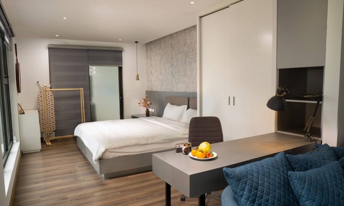 Quang An Apartment | City view from apartment- 5 min walk to Westlake