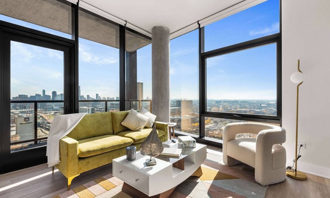 West Loop Apartment | City Views + Walk to Dining, Ideal for All