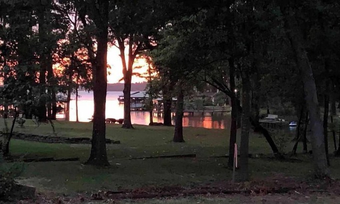 Chandler House | Clair de Lune, Lake Front on Lake Palestine