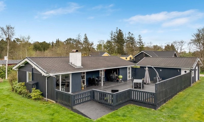 Hou House | "Clarabelle" - 700m from the sea by Interhome