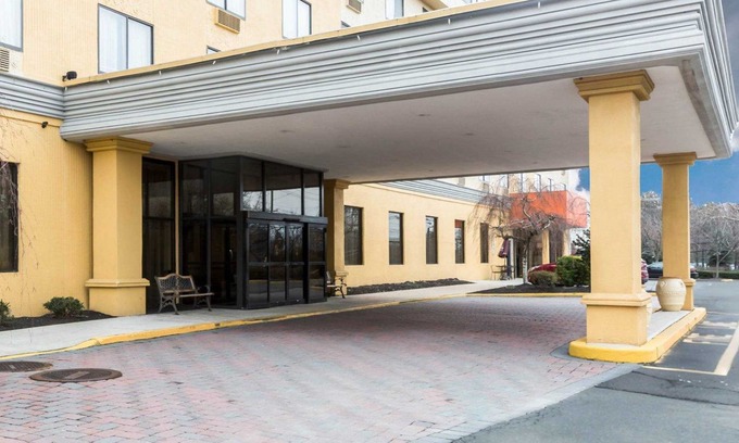 Somerset Hotel | Clarion Hotel Somerset - New Brunswick