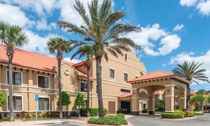 National Gardens Hotel | Clarion Inn Ormond Beach at Destination Daytona