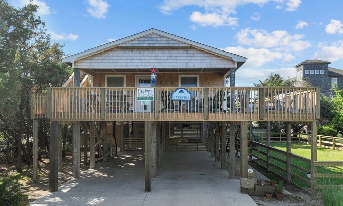 Hatteras Island House | Classic Beach Home, Short Walk to Beach, Crow's Nest, Covered Decks.