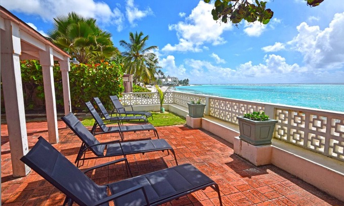 Worthing House | Classic Beachfront Home - Arcadia