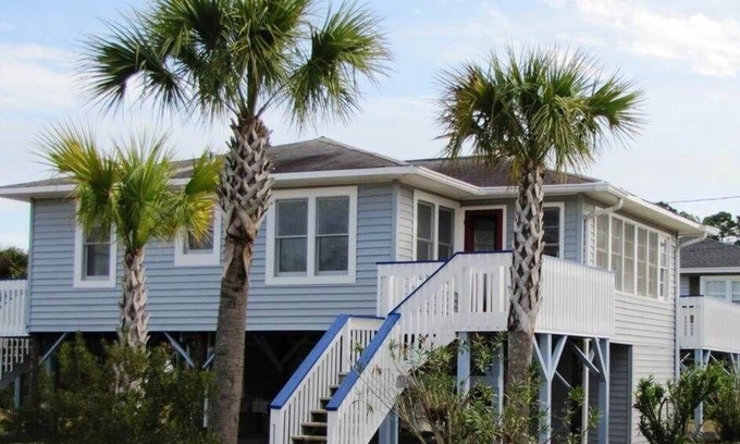 South Carolina Lowcountry House | Classic Beachwalk Home w/ Huge Large Sun Deck; Easy Beach Access; Cable TV/WiFi