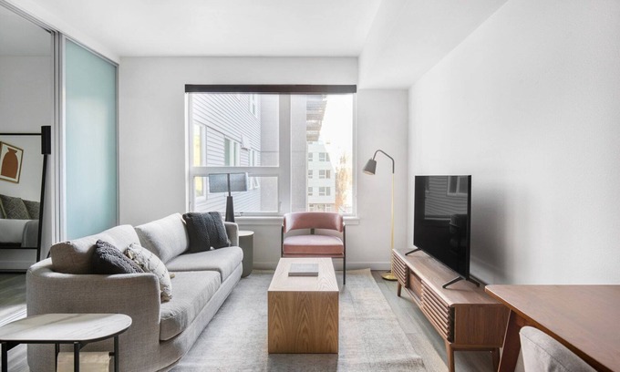Broadway Apartment | Classic Capitol Hill 1BR w/Gym & W/D, close to SU & SCC, by Blueground