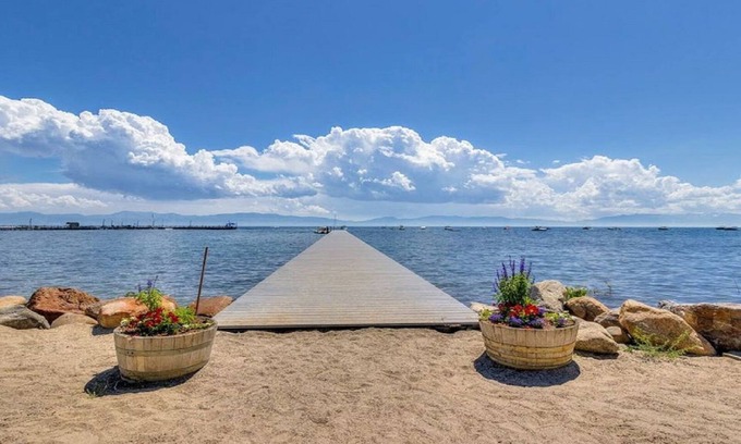Tahoe Sierra Estates House | Classic Cedar in highly desirable Tahoe City neighborhood.