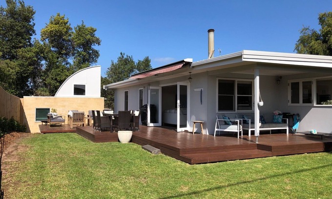 Barwon Heads House | Classic central Beach House, walking distance to everything