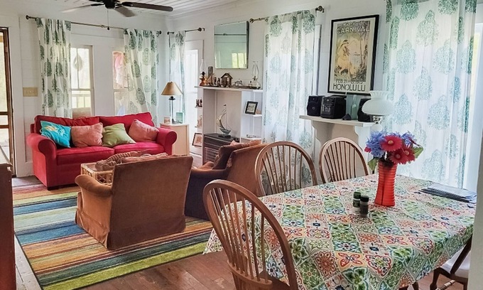 Carrabelle Cottage | Classic coastal cottage with screened deck, hammock & washer/dryer