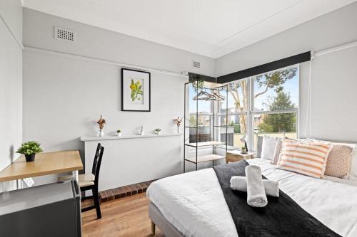 Narwee House | Classic Double Room - Centrally Located at Narwee - Shared Bathroom