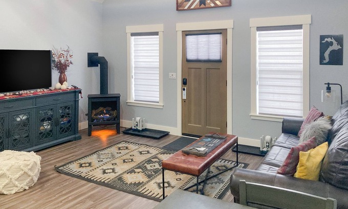 Sandpoint House | Classic Home with WiFi, Private Washer/Dryer, Central AC, and Private Gas Grill
