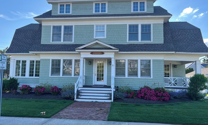 Mantoloking House | Classic Mantoloking East Avenue Beach Home