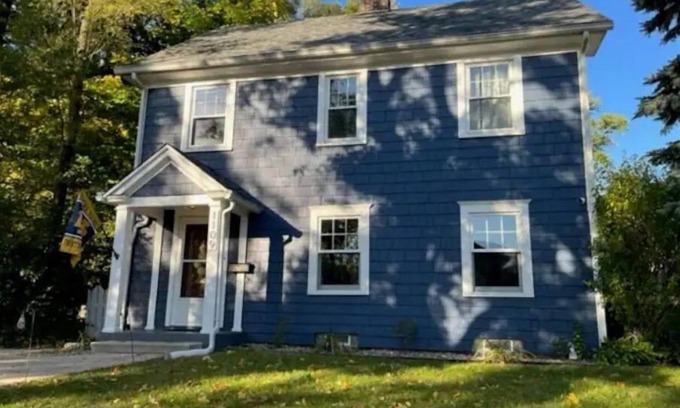 Harters Heights House | Classic Notre Dame House .7 mi walk to Campus via Angela or Eddy St. Sleeps 14.