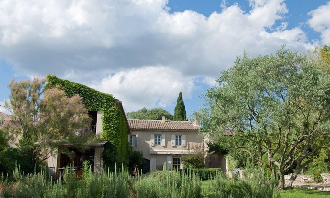 Gordes House | Classic Provençale Family House, Spectacular Setting, Pool, Extensive Grounds