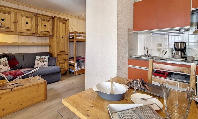 Les Bruyeres Apartment | Classic studio in Menuires, balcony, pets allowed