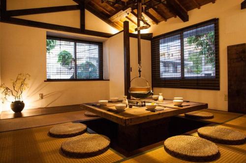 Urasoe Villa | Classical Japanese style&Modern house Chill out囲炉裏
