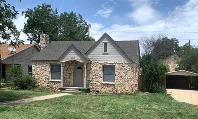 San Angelo House | Classy and Comfortable Home