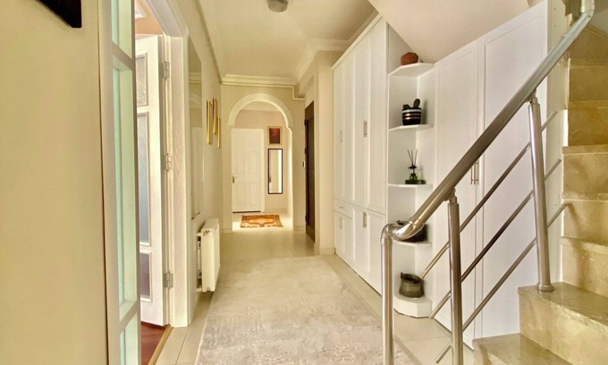 Konyaalti Apartment | Classy, Comfy Pvt Room, Near Konyaaltı Beach with Breathtaking Skyline Views