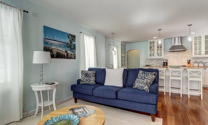 Harbor Springs Condo | Classy condominium with patio and balcony - near the lake!