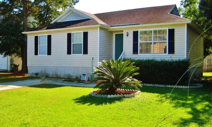 Whitemarsh Island House | Clean and Cozy Savannah House Near Tybee Beaches!