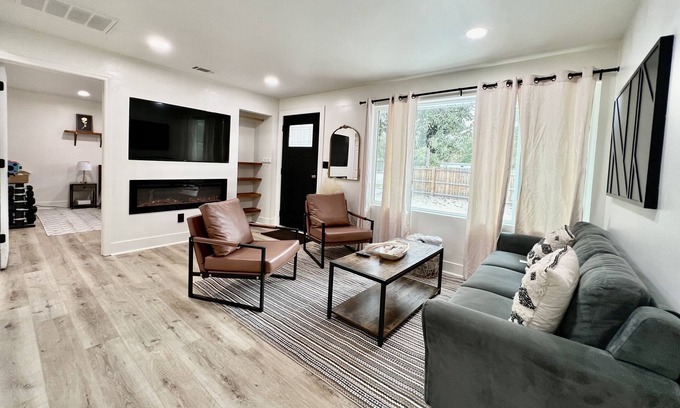 Sumter House | Clean & Comfortable 3 BD 1.5BA Pool Table+Gym