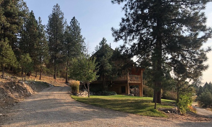 Stevensville Cabin | Clean, @ End-of-the-Road, Peaceful and Relaxing