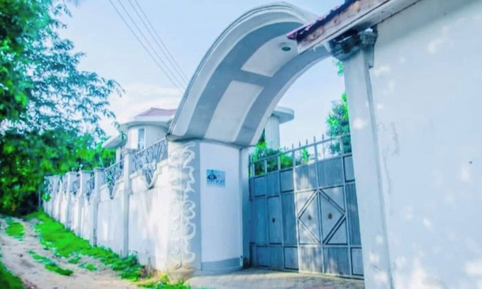 Dar es Salaam House | Clean Luxury Home with 3 bedrooms and free parking