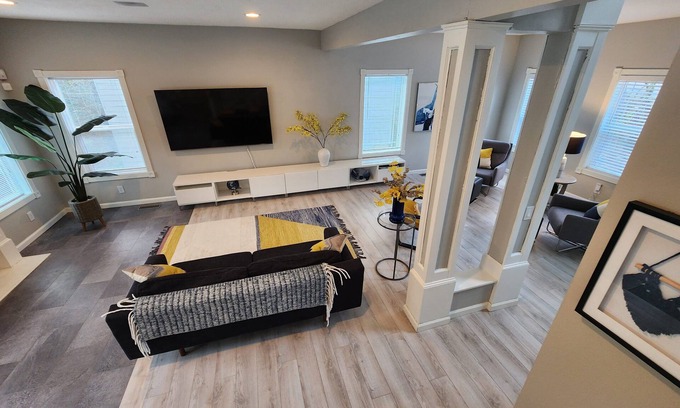 Bull Mountain House | Clean, open, bright and comfy house, in ideal setting with EV Charging on site