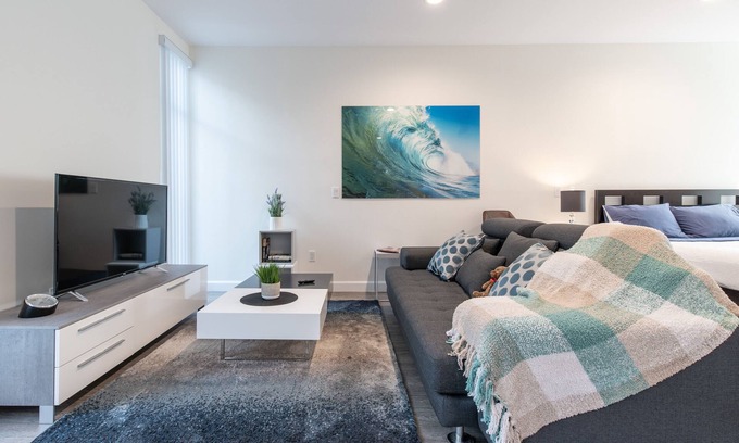 Pasadena Apartment | Clean & Sanitized Stylish Studio in the Heart of Pasadena