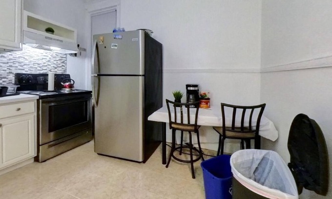 Yeadon Apartment | Clean1-bedroom apartment in Philadelphia with AC, WiFi