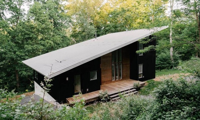 Hankins Cabin | Clementine Creekhouse Retreat in Hankins