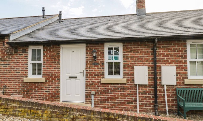 Whitby Cottage | CLICKETY-CLACK COTTAGE, family friendly, with a garden in Whitby