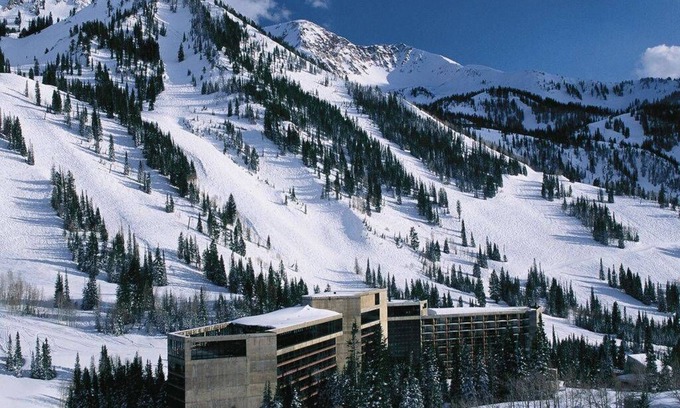 Salt Lake Mountain Resorts Condo | Cliff Lodge Snowbird King BDRM w/Sofabed 3/4th to 3/8th ski in/ski out sleeps 4