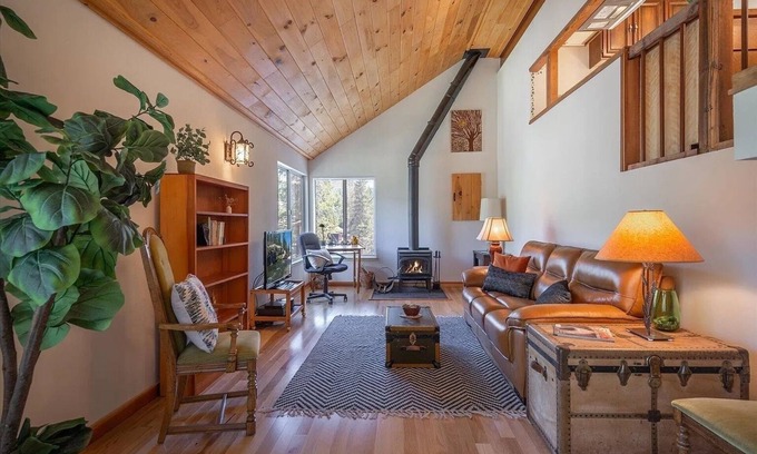 Tahoe National Forest Cabin | Cliffside Retreat with River Views and Starry Skies