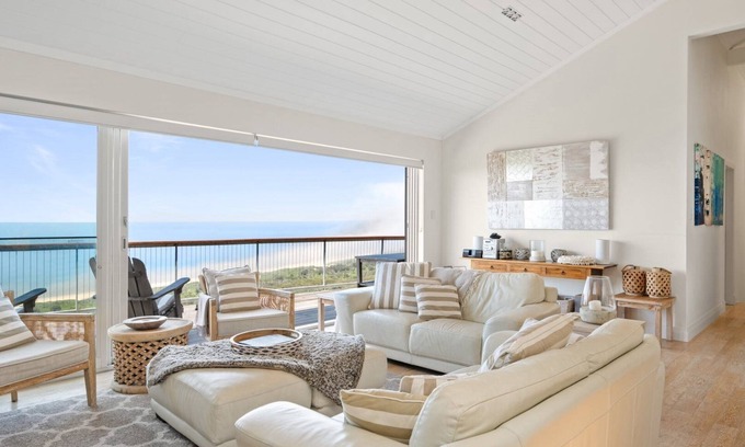 Killcare House | 'Clifton - Coastal Views' by Accom Holidays