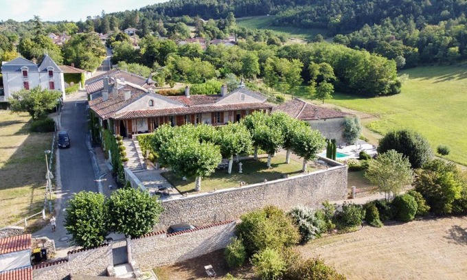 Ceyzeriat Bed & Breakfast | Clos de Mont July, architecture XVIIIe au cœur de la nature