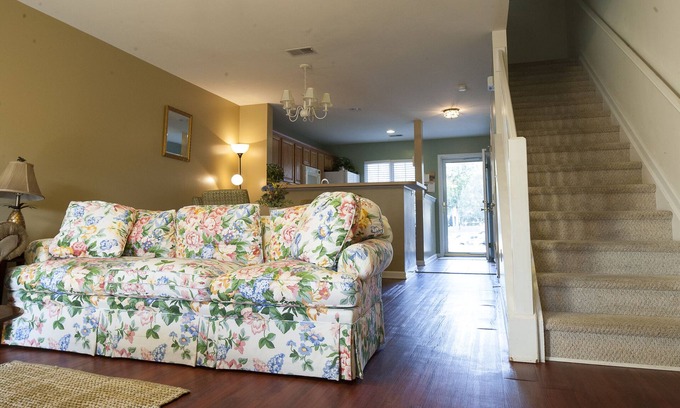 North Charleston House | CLOSE CONVENIENT Lovely Townhome 2bd/2.5baths. NEW Mattresses, Wifi TV, etc