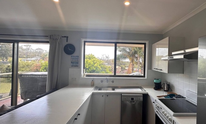Tura Beach Apartment | Close to Bach Access