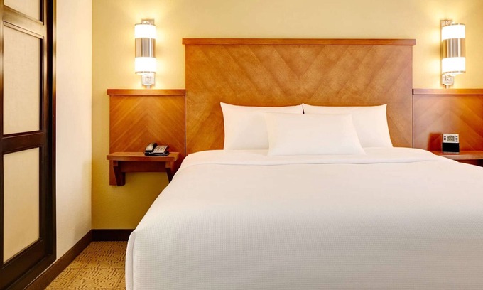 Austin Hotel | Close to Bull Creek District Park! Pets Allowed, Swimming Pool, Free Parking!