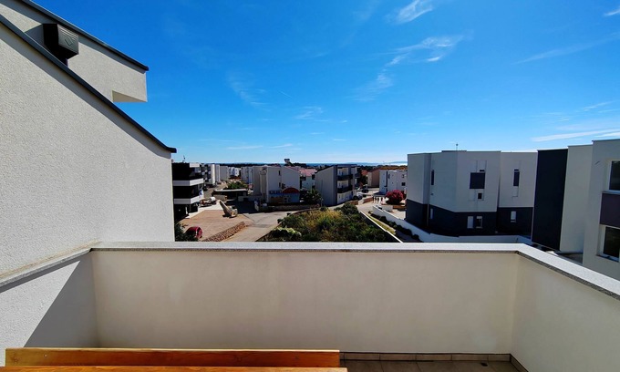 Zrce Apartment | Close to Center Apartment Poly 1 G