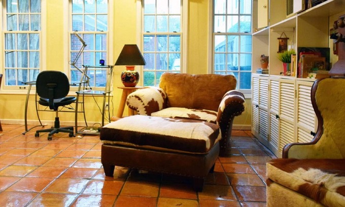 Neartown Cottage | Close to downtown, great restaurants, wine bars, universities and Med Center