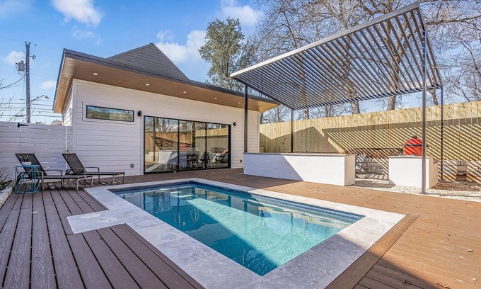 Rosewood House | Close to Downtown, Stylish, Pool - Avante-Garde