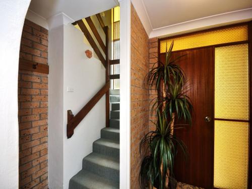 Hawks Nest House | Close To The Main Surf Beach