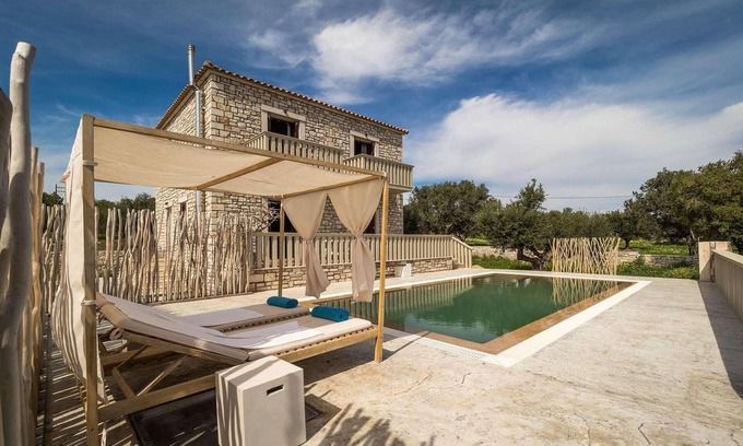 Livadakia House | Close to the tiny settlement of Livadakia, elevated above the beach with wonderful sea views, sits t